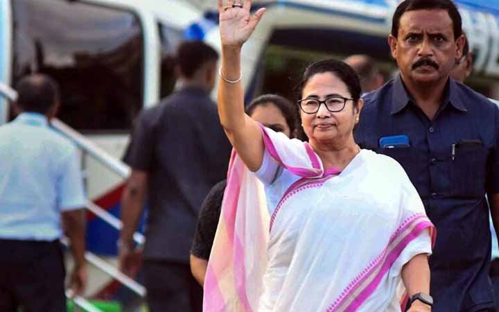 স্পেন থেকে দেশে ফিরেই হাসপাতালে মমতা