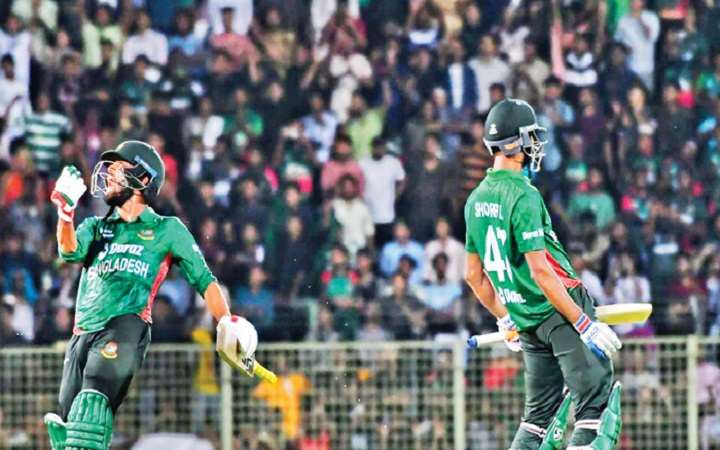শেষ ওভারের নাটকীয়তার পর জিতল বাংলাদেশ