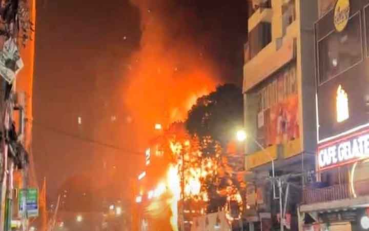 বেইলি রোডে রেস্টুরেন্টে ভয়াবহ আগুন