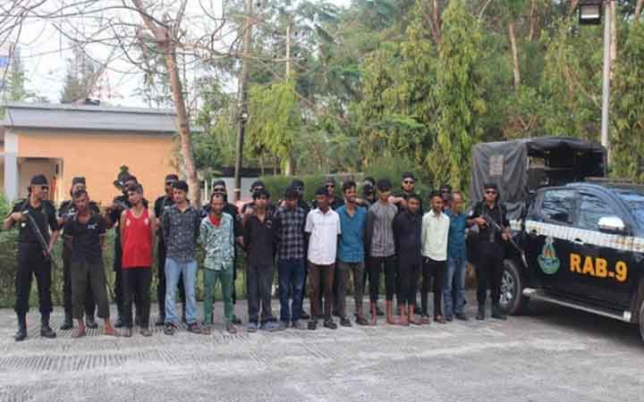 সিলেটে র‌্যাবের অভিযানে ১২ ছিনতাইকারী গ্রেফতার