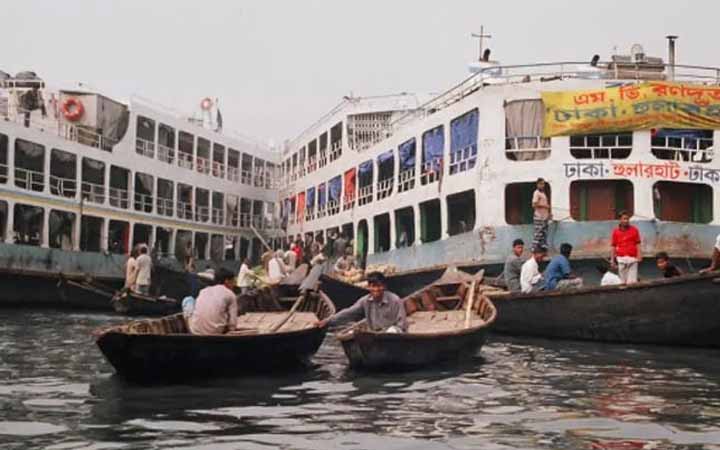 লঞ্চে উঠতে গিয়ে নদীতে পড়ে নারী নিখোঁজ