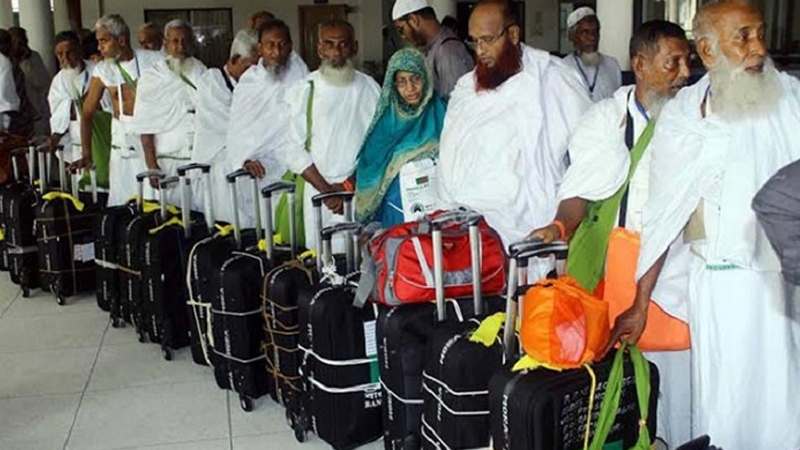 ৩৩৫ হাজি নিয়ে ঢাকায় নামলো প্রথম ফিরতি ফ্লাইট