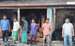 পরশুরামে অগ্নিকান্ডে দোকান পুড়ে বিশ লাখ টাকার ক্ষতি