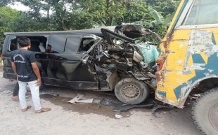 বিজয়নগরে বাস ও মাইক্রোবাসের মুখোমুখী সংঘর্ষে আহত ১৪