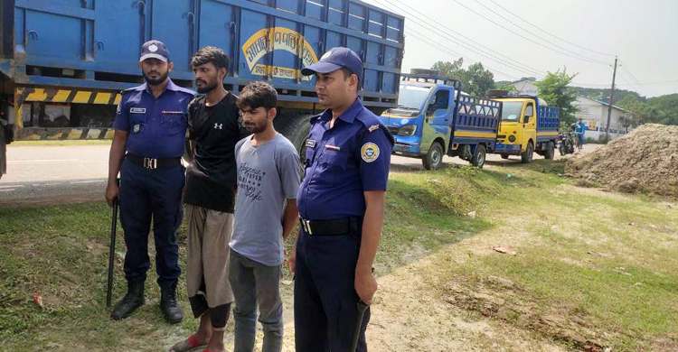 বরিশালের নলছিটিতে ১৬০ বস্তা পলিথিন জব্দ, জরিমানা