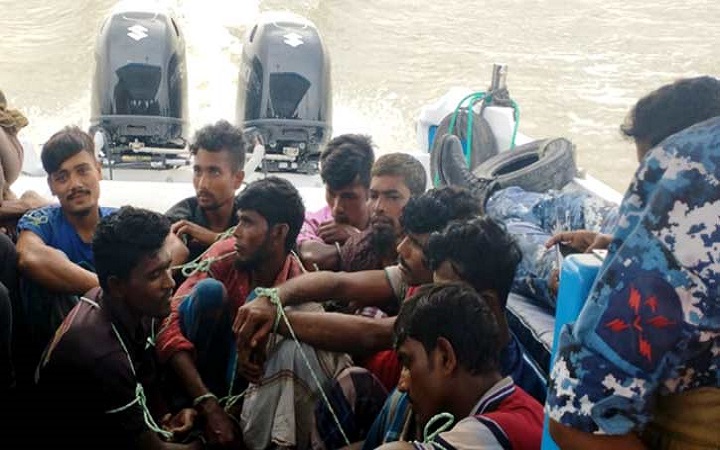মেঘনায় মা-ইলিশ ধরায় ৫৬ জেলে আটক