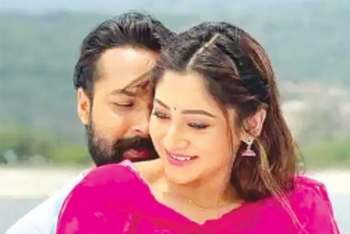 এবার আদর আজাদের সঙ্গে পুজা