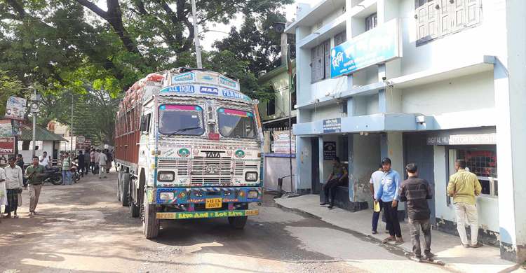 হিলি দিয়ে আলু আমদানি শুরু