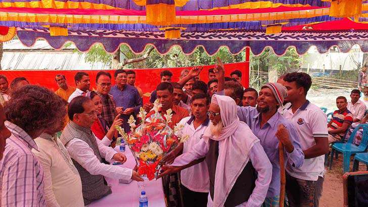 চাঁপাইনবাবগঞ্জে ‘বিএনপির ৫০ নেতাকর্মী’র আ.লীগে যোগদান