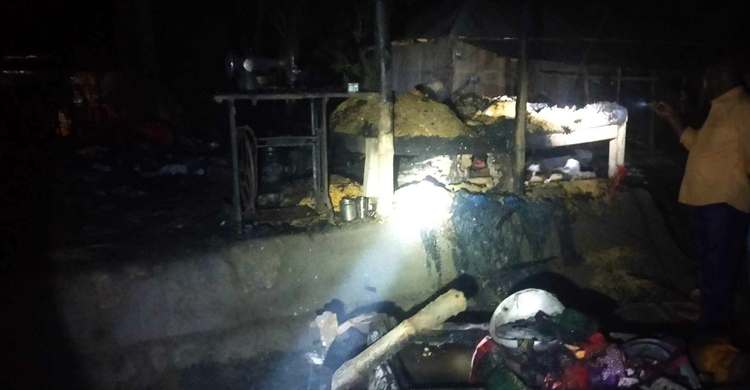 শর্টসার্কিটের আগুনে দুই বসতঘর পুড়ে ছাই