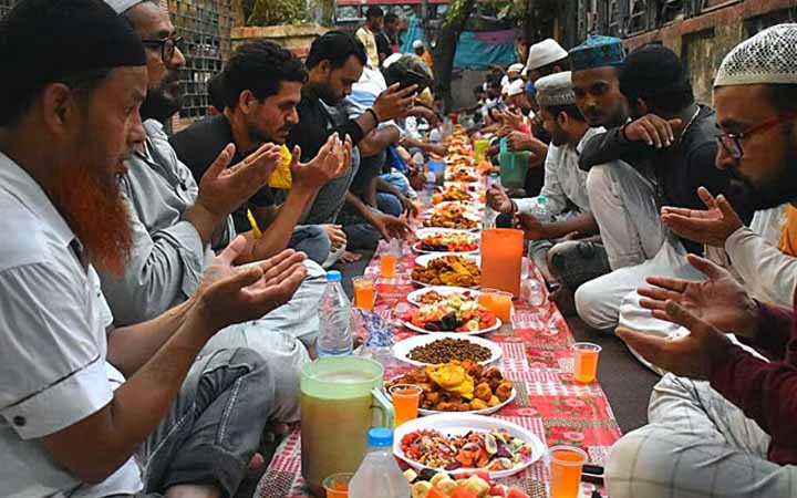 ইফতারের পূর্বমুহূর্তে যে ৩ দোয়া পড়বেন