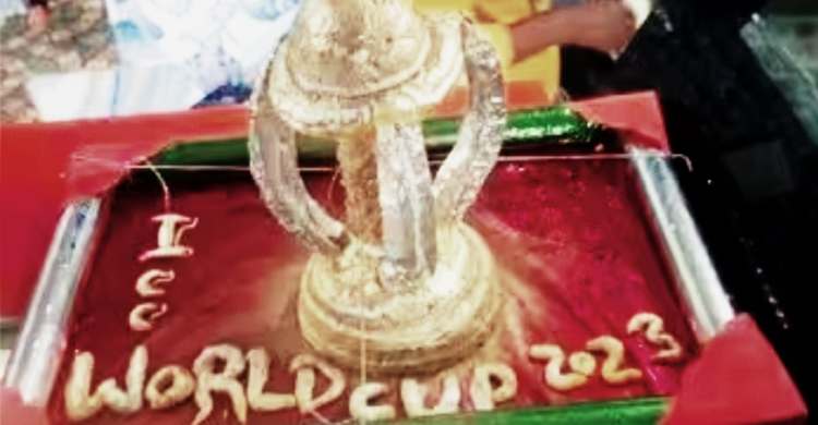 পশ্চিমবঙ্গে বিশ্বকাপের ট্রফির আদলে সন্দেশ
