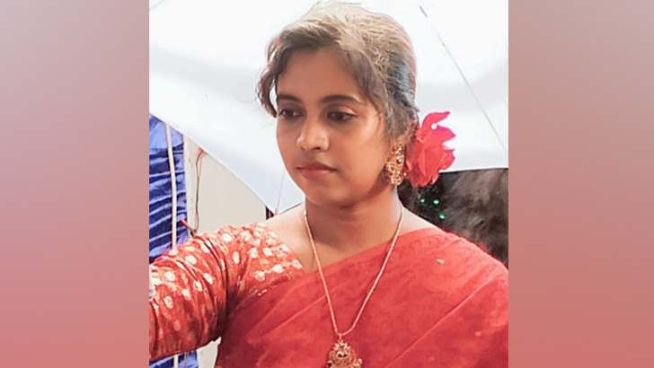বাগান থেকে তরুণীর গলাকাটা লাশ উদ্ধার