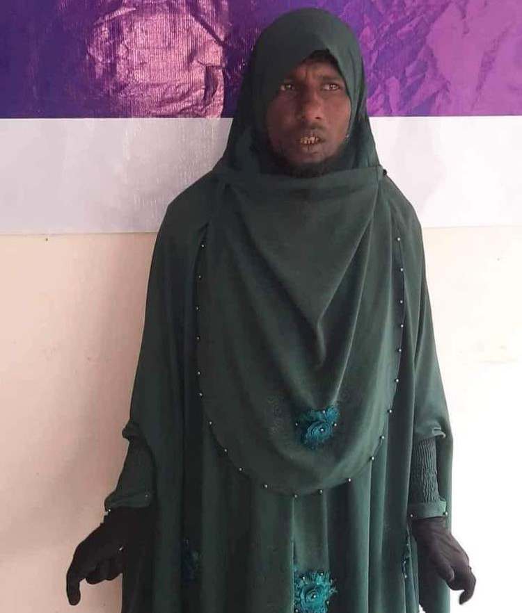 বোরকা পরে ঘুরছিল যুবক, চোর ভেবে পুলিশে দিলো গ্রামবাসী