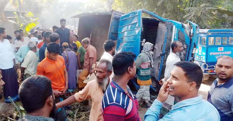 চুরি করে পালানোর সময় ট্রাক উল্টে ১ জনের মৃত্যু