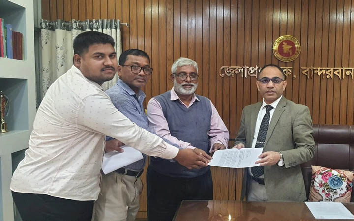 বান্দরবানে নিত্যপণ্যের মূল্য নিয়ন্ত্রণ চেয়ে ক্যাবের স্মারকলিপি