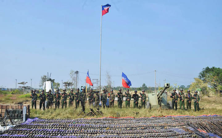 আরাকান আর্মির দখলে মংডু, জান্তা জেনারেলসহ আটক শতাধিক সেনা