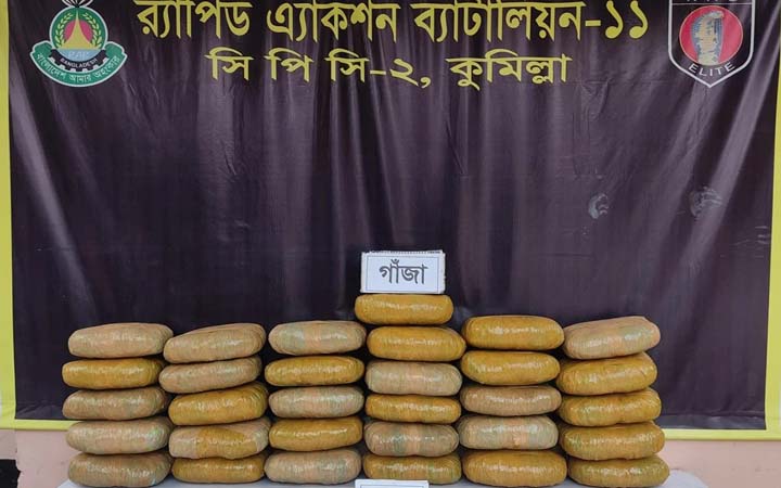 পিকআপের গোপন প্রকোষ্ঠে ৬২ কেজি গাঁজা!