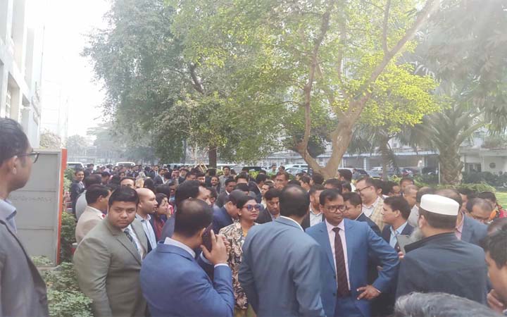 সচিবালয়ে প্রশাসন ক্যাডার কর্মকর্তাদের অবস্থান