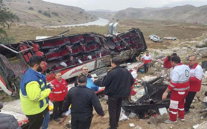 ইরানে নিয়ন্ত্রণ হারিয়ে বাস খাদে, ৯ সেনা নিহত