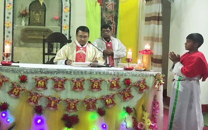 মেহেরপুরে নানা আয়োজনে পালিত হচ্ছে বড় দিন