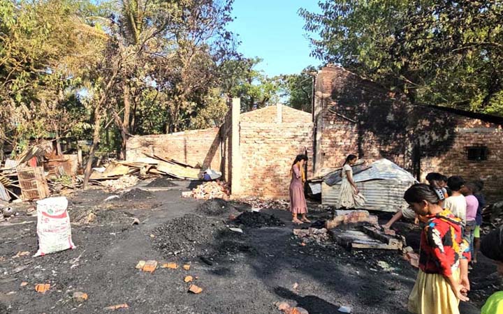 কুতুবদিয়ায় ১০ বসতঘর আগুনে পুড়ে ছাই