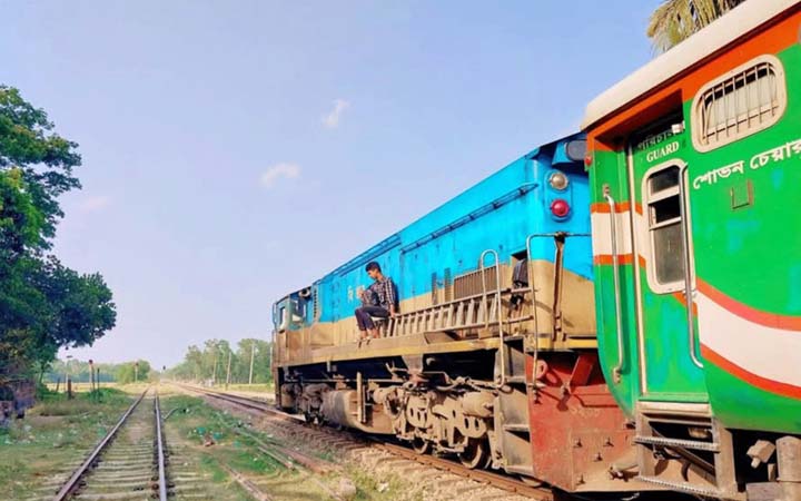 বিজয়নগরে সিলেট অভিমুখী পারাবত এক্সপ্রেসের ইঞ্জিন বিকল