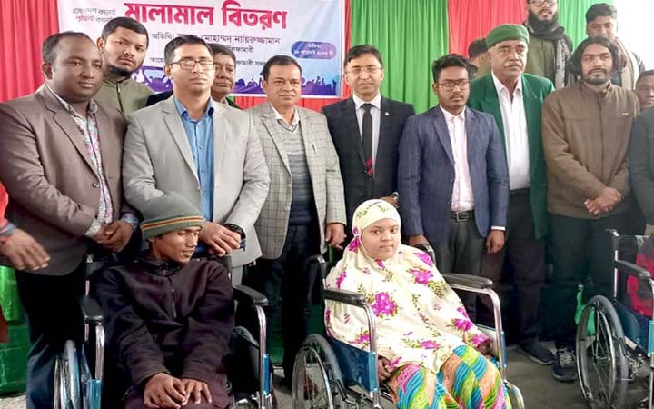 নীলফামারীতে তারুণ্যের উৎসব ঘিরে নানা উপকরণ বিতরণ