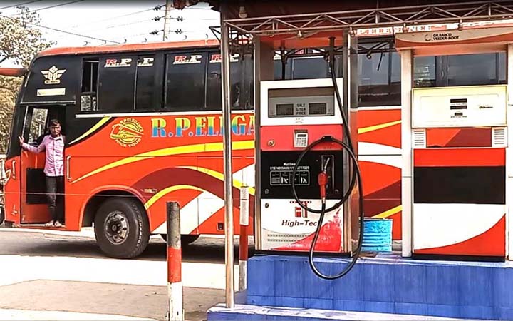 চাঁপাইনবাবগঞ্জে সব পেট্রোল পাম্প অনির্দিষ্টিকালের জন্য বন্ধ, দুর্ভোগে চালকরা