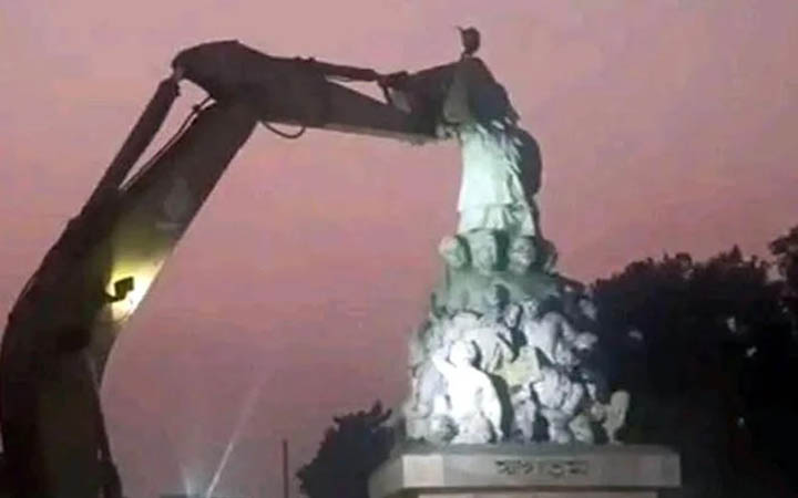 দিনাজপুরে শেখ মুজিবের ম্যুরাল ভাঙচুর