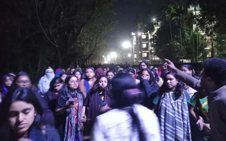 ধর্ষকদের শাস্তির দাবিতে শাবি শিক্ষার্থীদের ২৪ ঘণ্টার আল্টিমেটাম