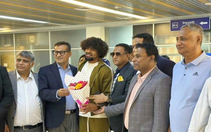 দেশে পৌঁছেছেন হামজা চৌধুরী