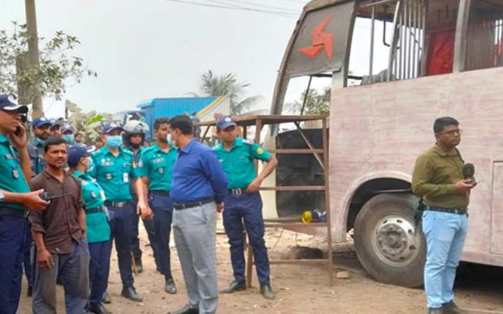 ঈদযাত্রায় ফিটনেসবিহীন গাড়ি চলাচল রোধে যৌথ অভিযান শুরু