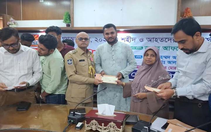 জয়পুরহাটে জুলাই গণঅভ্যুত্থানে শহীদ ও আহত ৯০ পরিবারকে সহায়তা