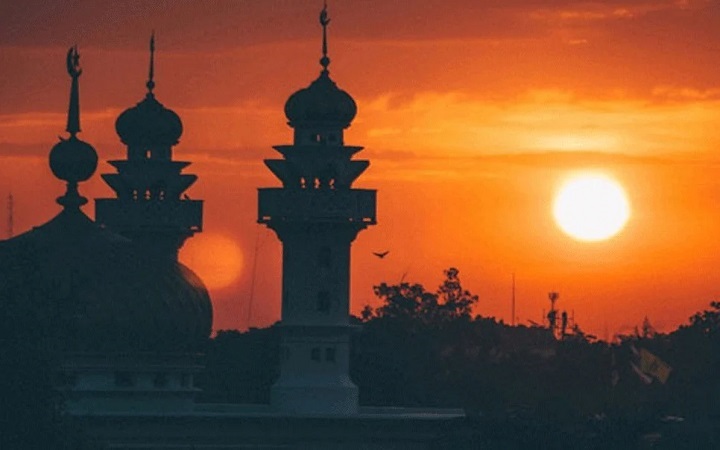 নেককার স্ত্রী দুনিয়ার শ্রেষ্ঠ সম্পদ