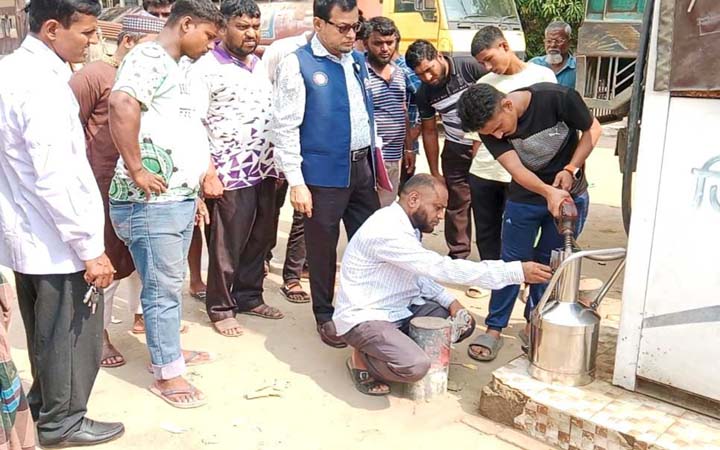 কুমিল্লায় পেট্রল পাম্পে মাপে কারচুপি, সিলগালা ২