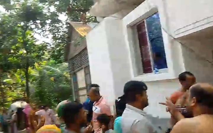 মন্সিগঞ্জে প্রবাসীর বাড়িতে হামলা-লুটপাট, আহত ৪