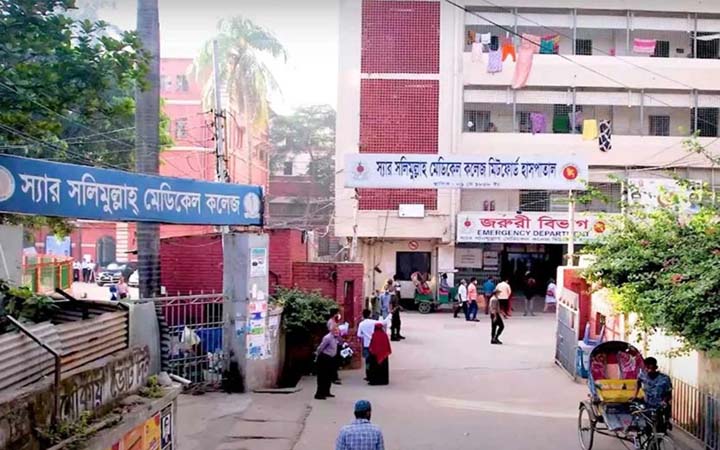 মিটফোর্ডে ইন্টার্ন চিকিৎসকদের কর্মবিরতি