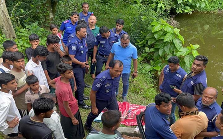 আনোয়ারায় পুকুর ঘাটে মিললো অস্ত্র-গুলিসহ নগদ টাকা