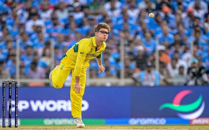 ‘অশালীন শব্দ’ ব্যবহারের দায়ে শাস্তি পেলেন জাম্পা