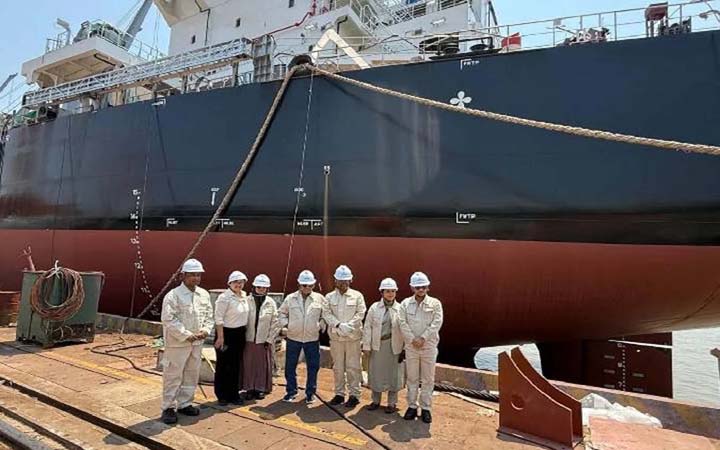 চীনে নির্মাণাধীন বিএসসির জাহাজ পরিদর্শন করলেন নৌ-উপদেষ্টা