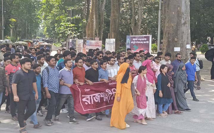 রাকসু নির্বাচনে প্রথমবর্ষের ভোটাধিকার চেয়ে ছাত্রদলের বিক্ষোভ