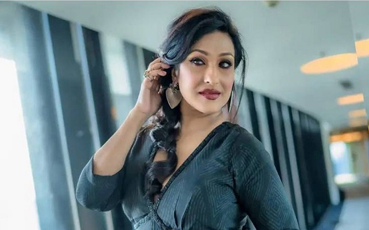 বাবা চাইতেন না আমি নায়িকা হই : ঋতুপর্ণা
