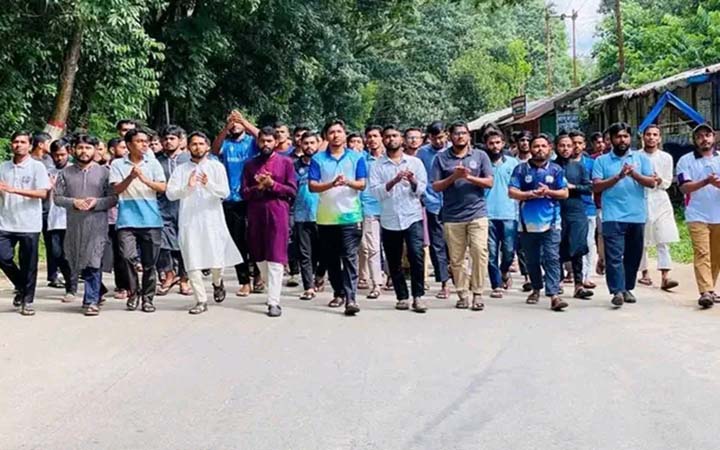 চবিতে শিক্ষার্থীদের ওপর হামলার প্রতিবাদে শিবিরের বিক্ষোভ