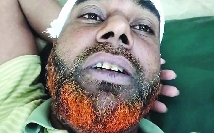 দুই পাট ব্যবসায়ীকে পিটিয়ে ৫ লক্ষাধিক টাকা ছিনতাই