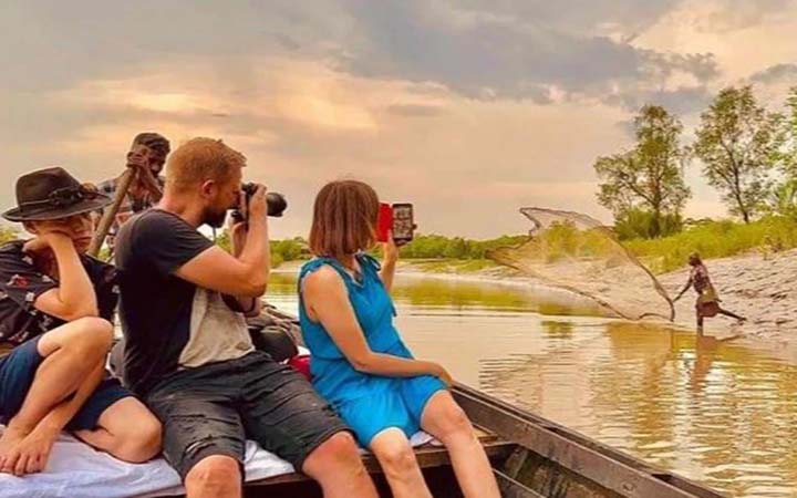 বাংলাদেশে বিদেশি পর্যটক থেকে আয় কমেছে বছরে এক কোটি ৩০ লাখ ডলার