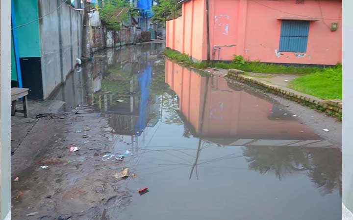 খানাখন্দে ভরা বগুড়া পৌরসভা সড়ক