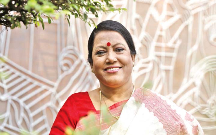 শহীদ মিনারে ফরিদা পারভীনের প্রতি শ্রদ্ধা, দাফন কুষ্টিয়ায়