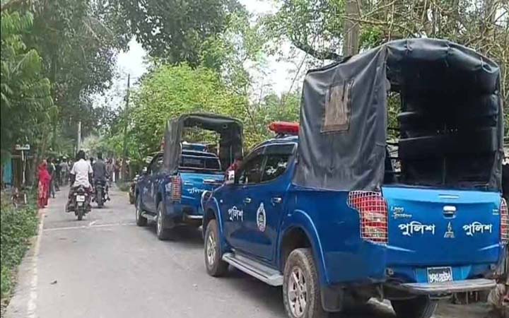 দুই ভাইকে কুপিয়ে মারল প্রতিপক্ষ