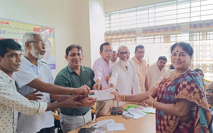 কালকিনিতে দুর্গাপূজা উপলক্ষে হিন্দু ধর্মাবলম্বীদের সাথে মতবিনিময়